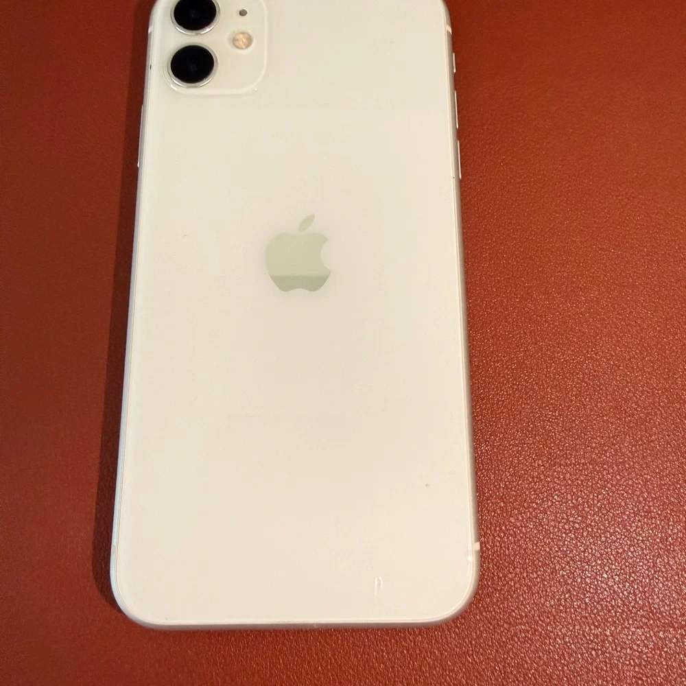 Apple iPhone 11 - Classic White